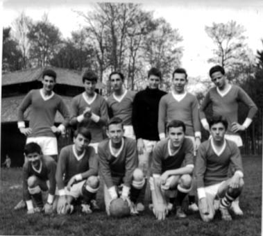 PHOTO Villa 1959/1960 Photo de l'equipe de foot de la Sapiniere