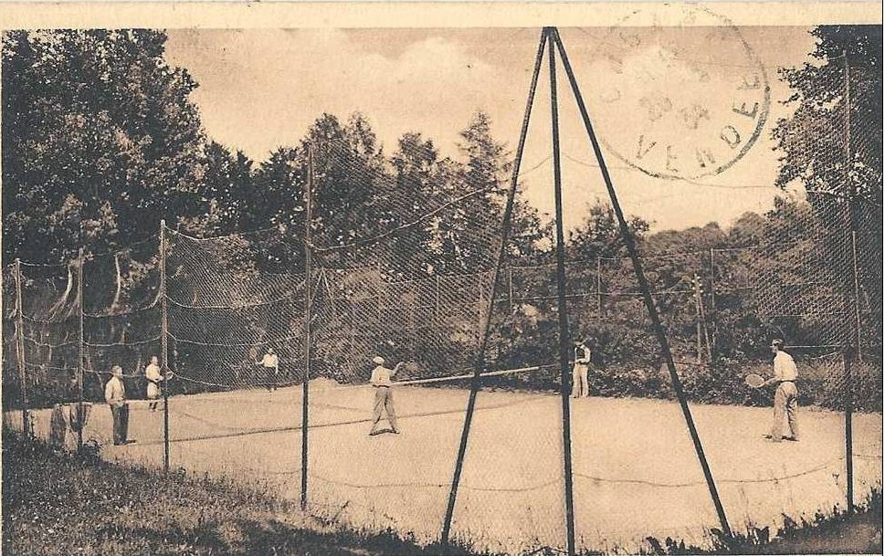  PHOTO VILLA ST JEAN College - un tennis carte poste de fribourg le 24  Mars 1934